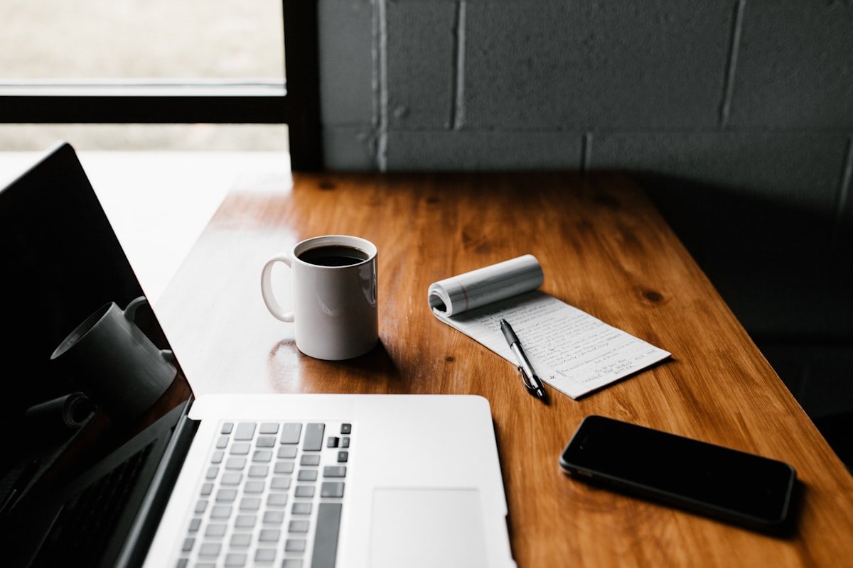 Content Topic Clusters vs. Isolated Articles: The Topical Authority Shift